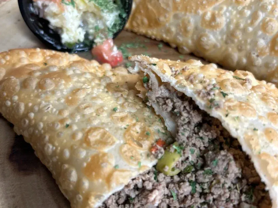 Pastel de Carne Seca com Tomate Seco e Catupiry