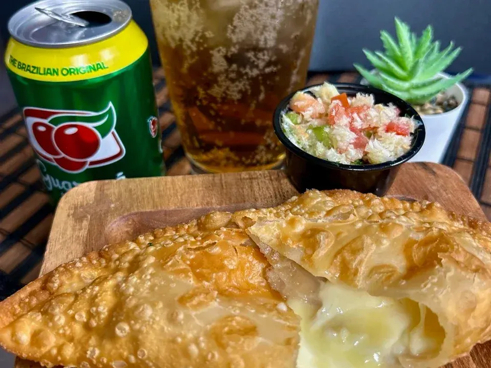 Pastel de Calabresa com Catupiry