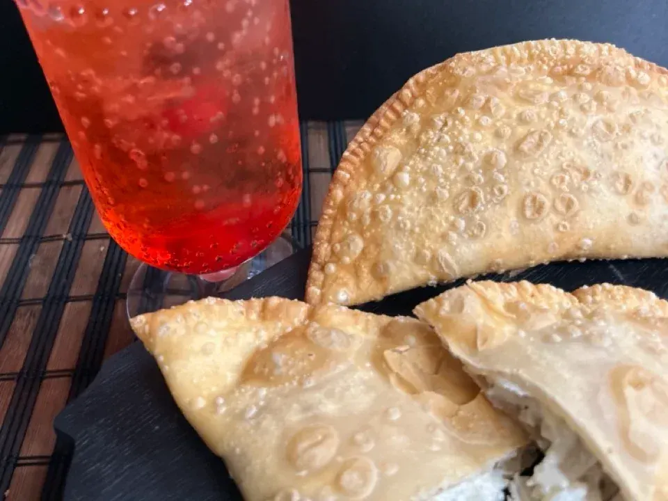 Pastel de Calabresa com Queijo