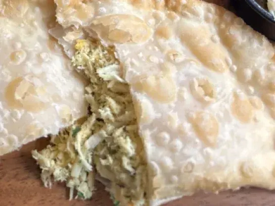 Pastel de Frango com Queijo e Bacon