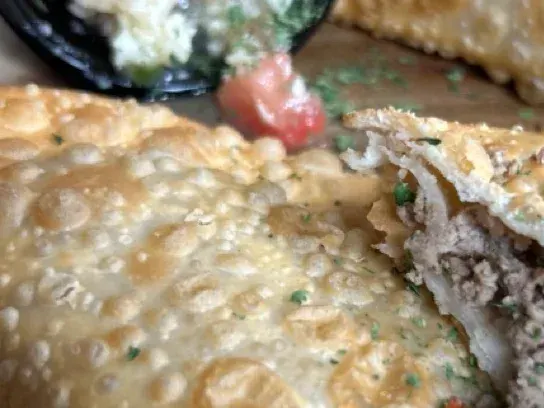 Pastel de Carne Seca com Tomate e Queijo