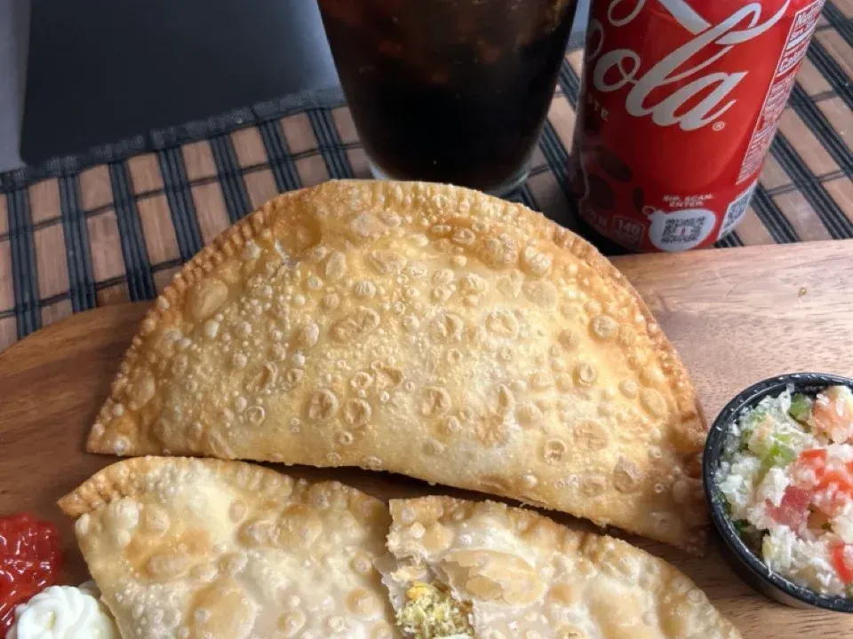Pastel de Queijo com Milho