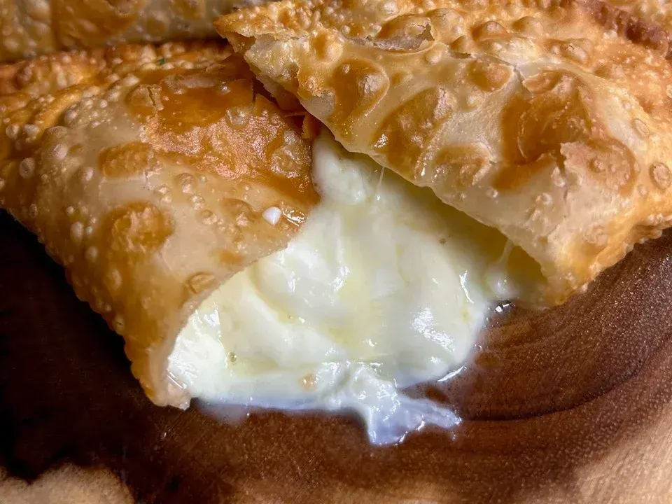Pastel de Queijo com Ovo