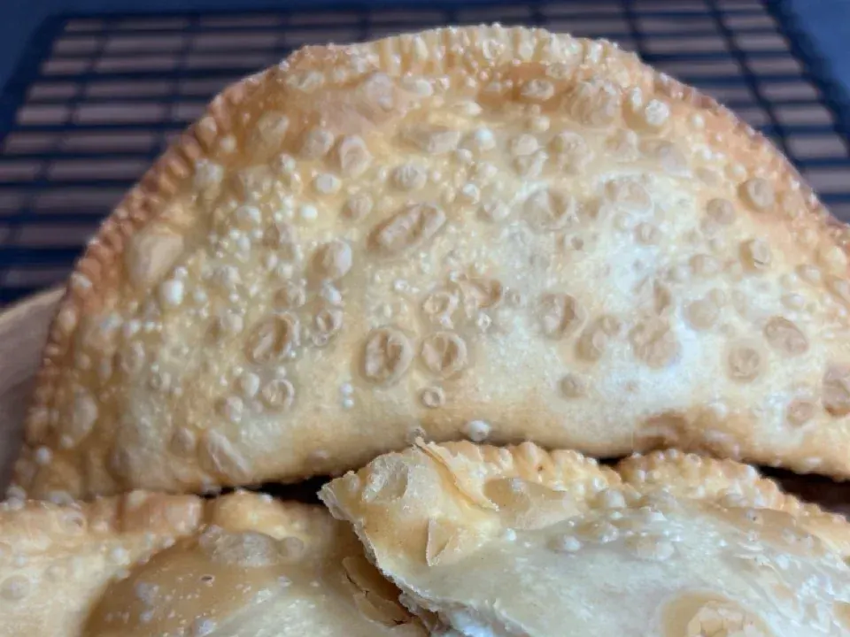 Pastel de Banana com Canela e Açúcar