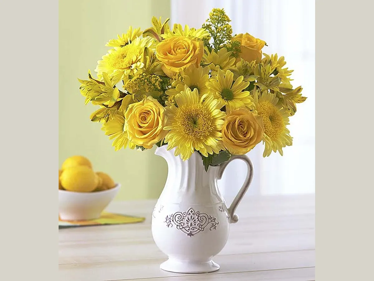 Yellow Pitcher Bouquet — Elite